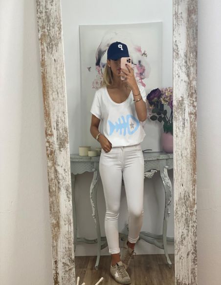 Gorra azul con inicial