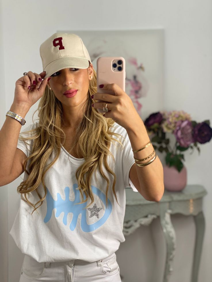 Gorra beige con inicial