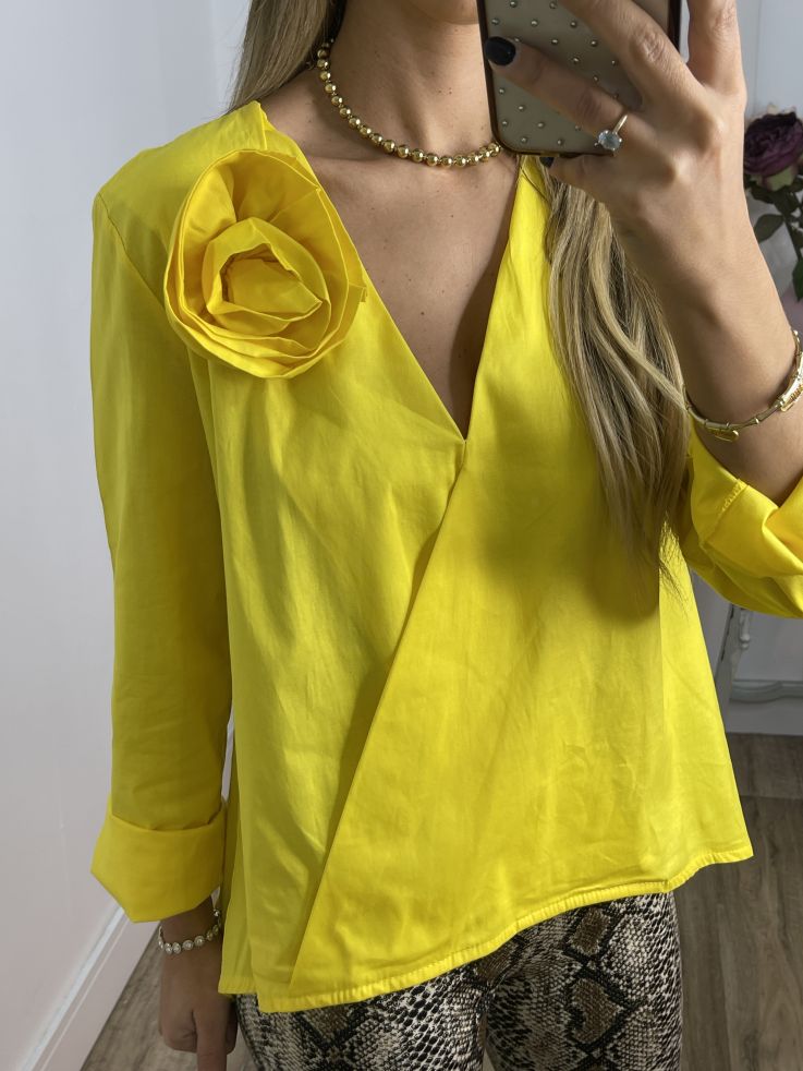 Camisa flor amarillo Camisa flor amarillo