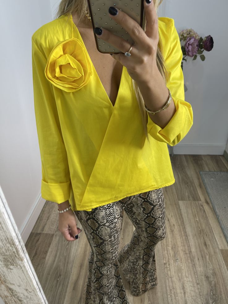 Camisa flor amarillo Camisa flor amarillo