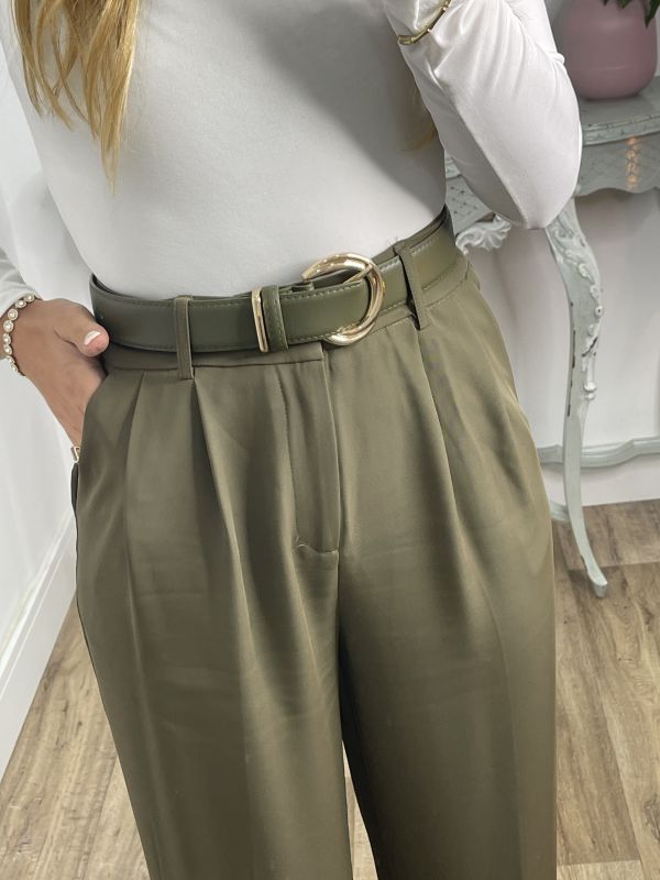 Cinturón verde hebilla dorada redonda