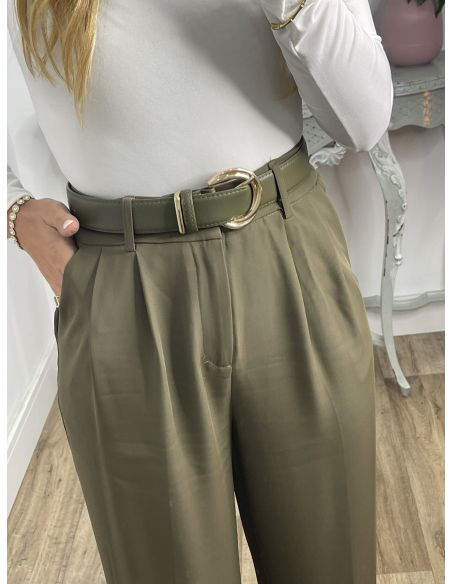 Cinturón verde hebilla dorada redonda