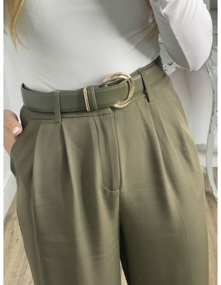 Cinturón verde hebilla dorada redonda