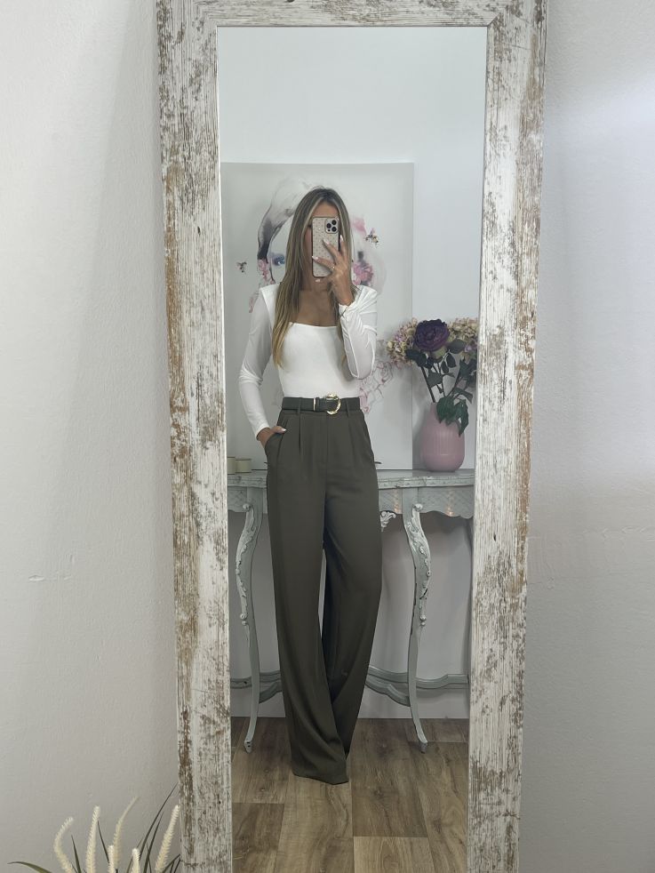 Cinturón verde hebilla dorada redonda