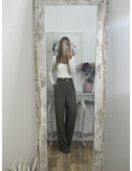 Cinturón verde hebilla dorada redonda