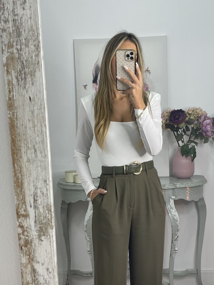 Cinturón verde hebilla dorada redonda