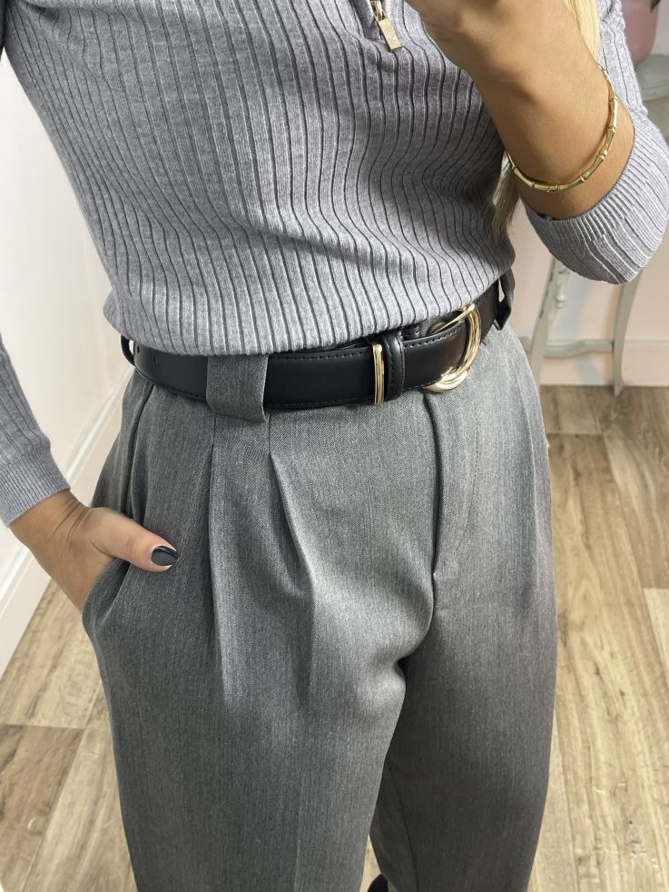 Cinturón negro hebilla dorada redonda