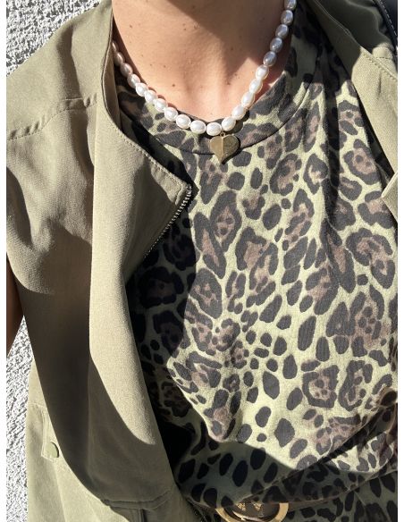 Colgante perlas con corazón dorado