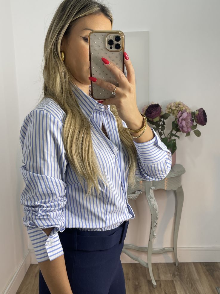 Camisa rayas blanca y azul básica