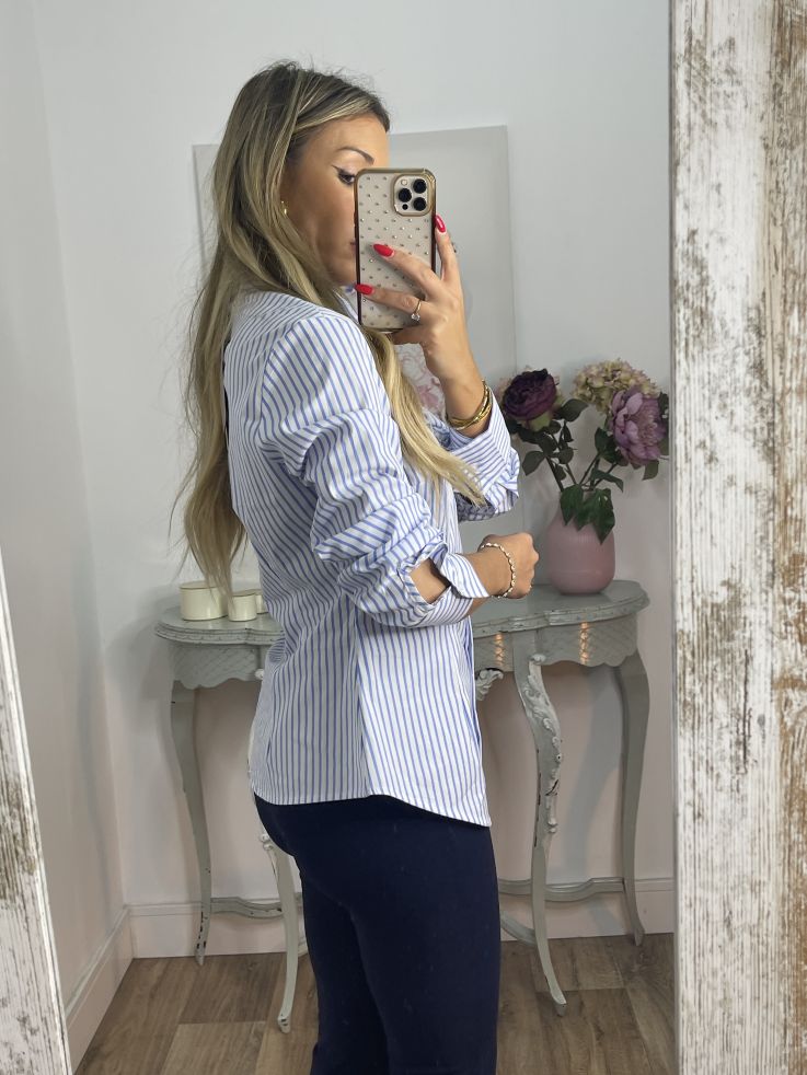 Camisa rayas blanca y azul básica
