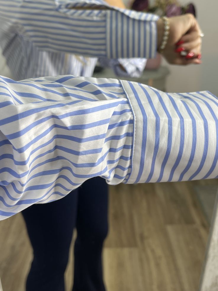 Camisa rayas blanca y azul básica