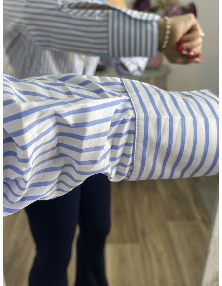 Camisa rayas blanca y azul básica