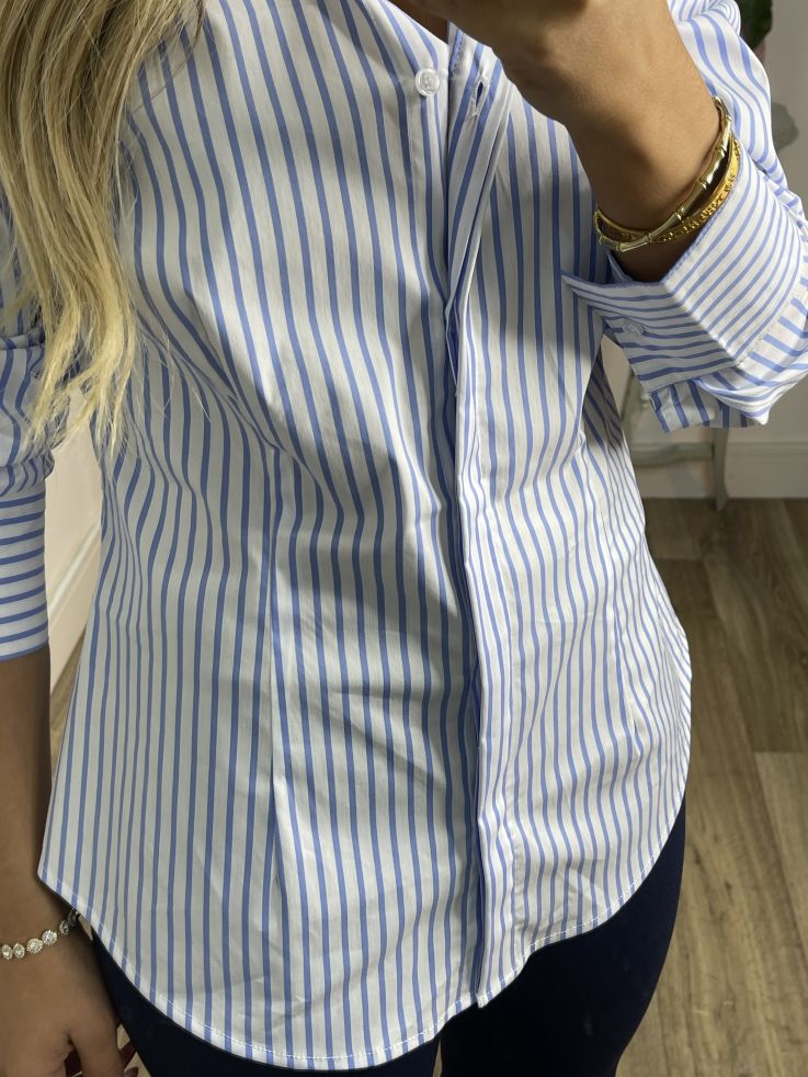 Camisa rayas blanca y azul básica