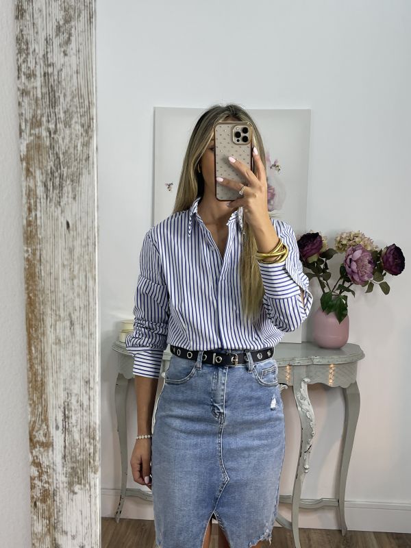 Camisa rayas blanca y azul oscuro básica