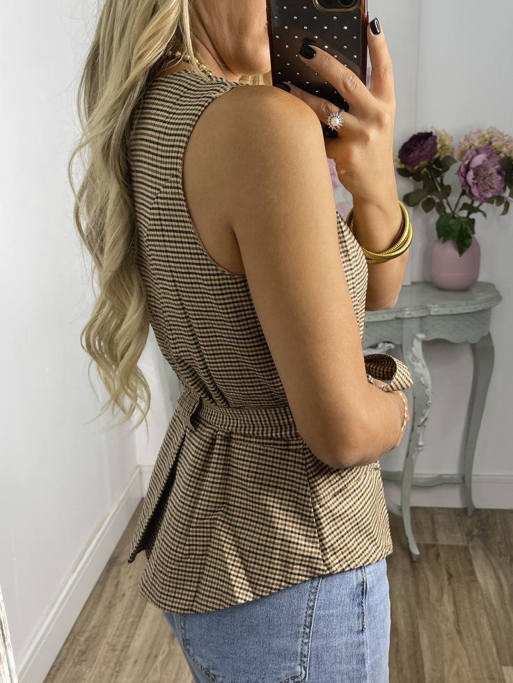 Chaleco Calé de cuadros camel