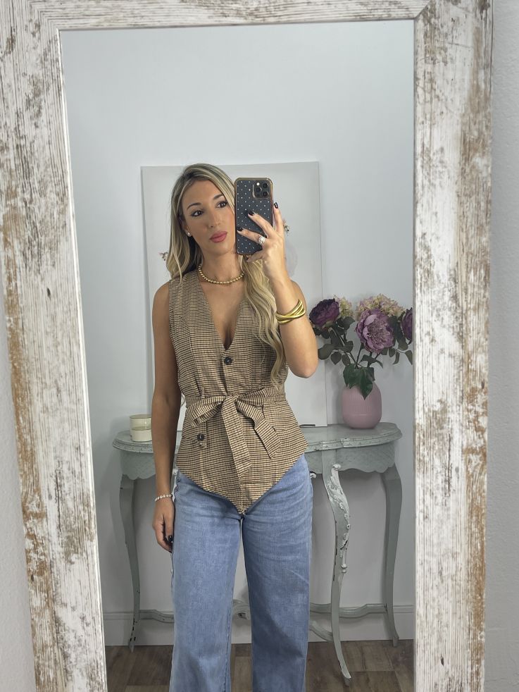 Chaleco Calé de cuadros camel