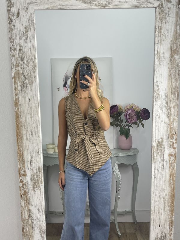 Chaleco Calé de cuadros camel