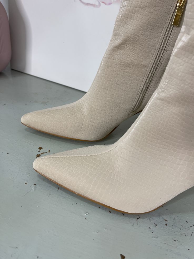 Botas tornasoladas hueso