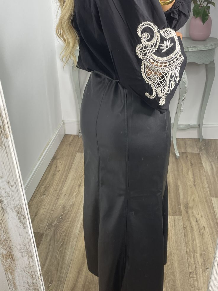 Falda Gabriela polipiel negro