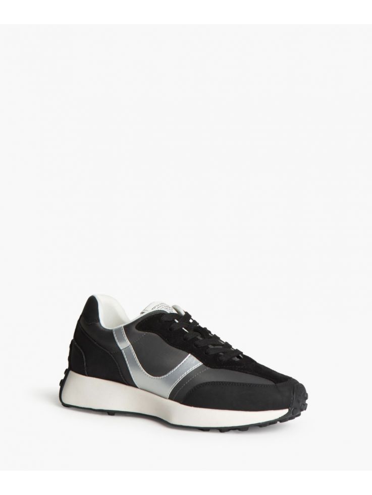 Zapatillas News tono negro y plateado