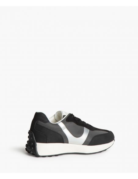 Zapatillas News tono negro y plateado