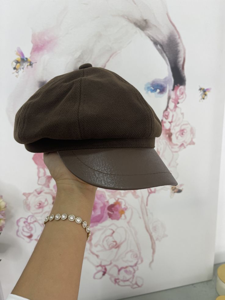 Gorra marrón combinada