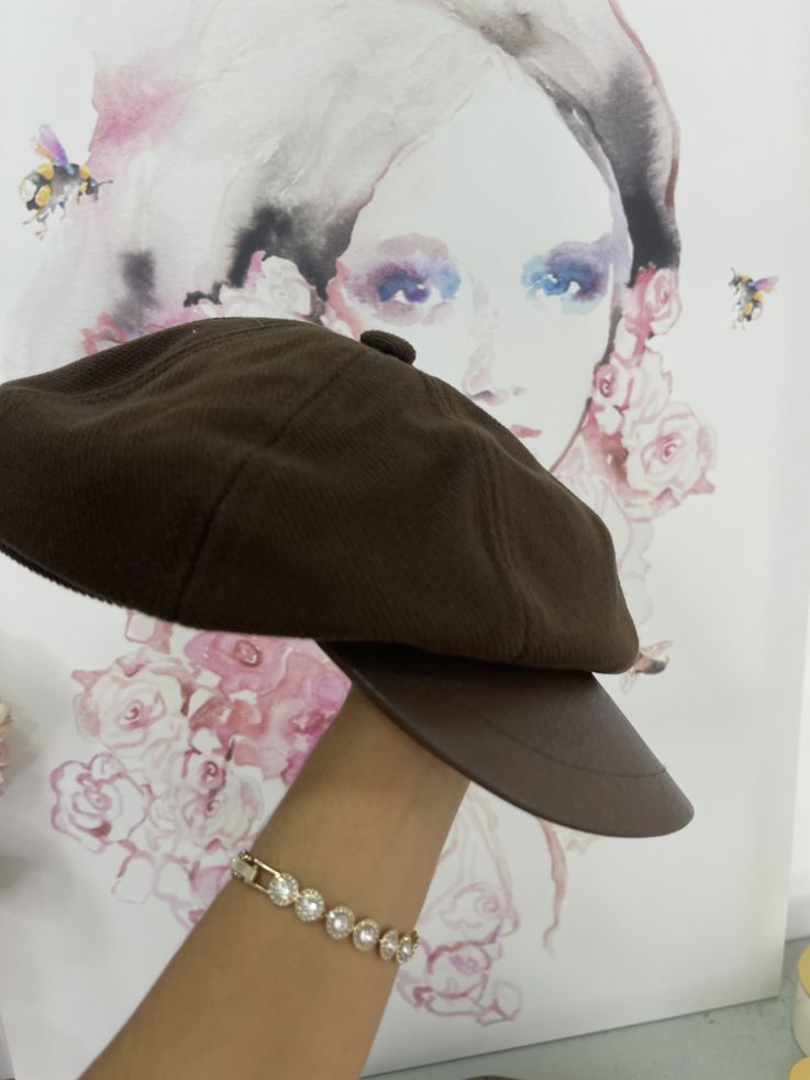 Gorra marrón combinada