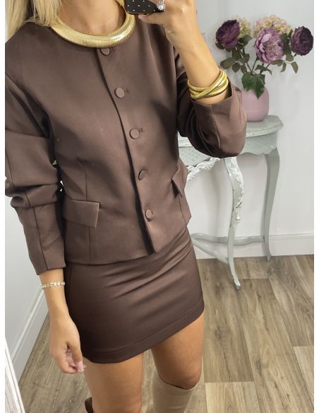 Conjunto de chaqueta y minifalda marrón