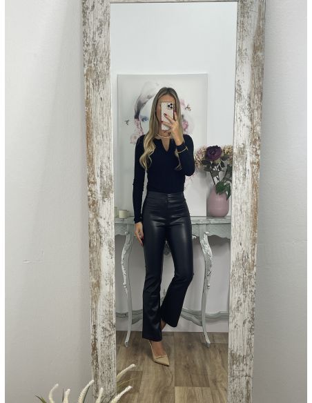 Pantalón polipiel negro capri