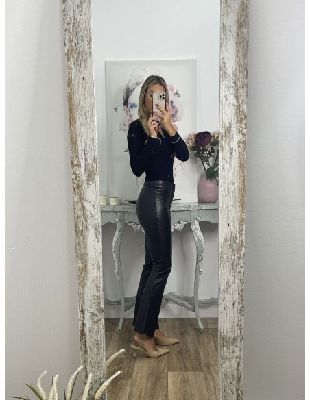 Pantalón polipiel negro capri