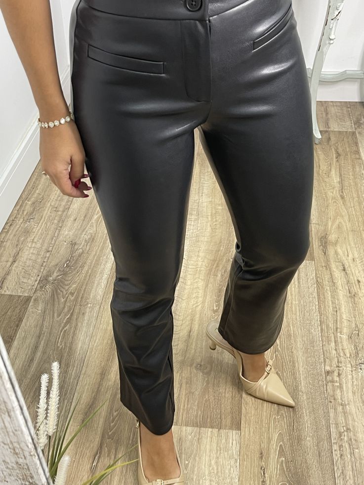 Pantalón polipiel negro capri