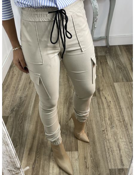 Pantalón cargo beige
