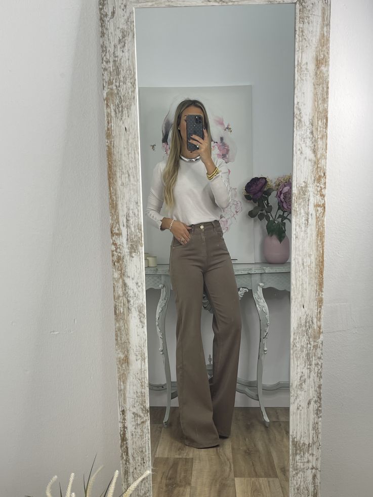 Jersey basic beige con botones en el puño