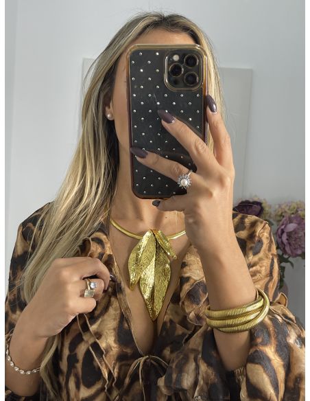 Colgante dorado tres hojas