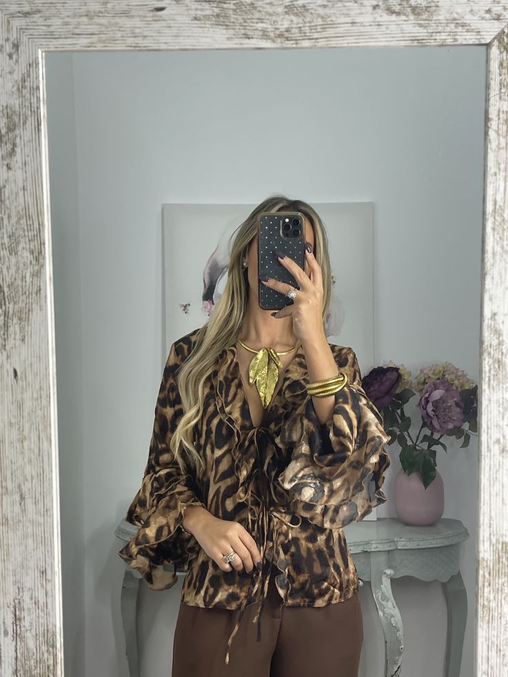 Colgante dorado tres hojas