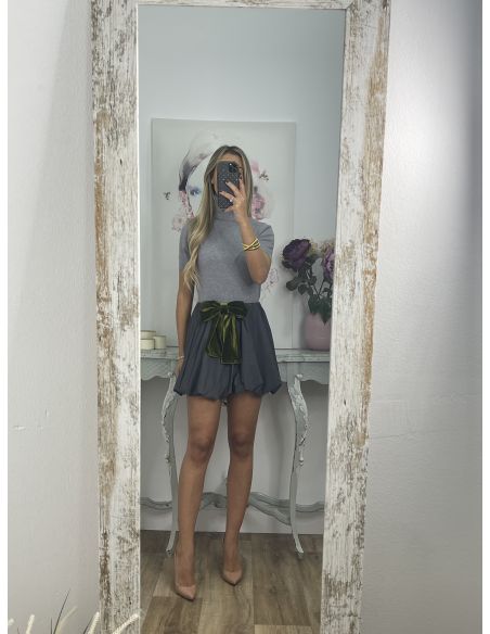 Falda globo gris con lazo terciopelo verde