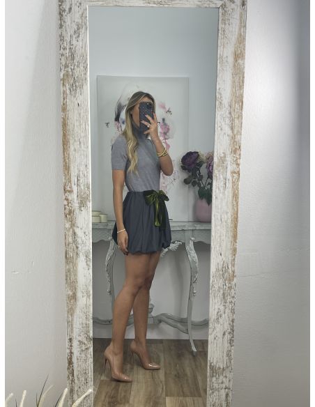 Falda globo gris con lazo terciopelo verde