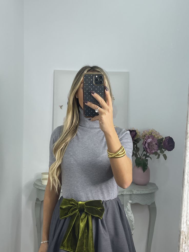 Falda globo gris con lazo terciopelo verde