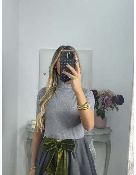 Falda globo gris con lazo terciopelo verde