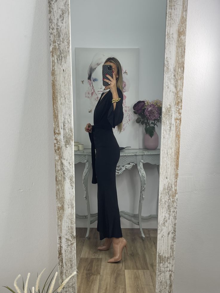 Vestido volantes en las mangas negro