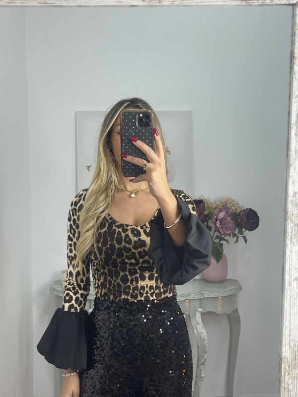 Camiseta print volante abullonado