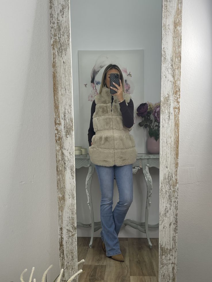 Chaleco beige con frunce en la cintura