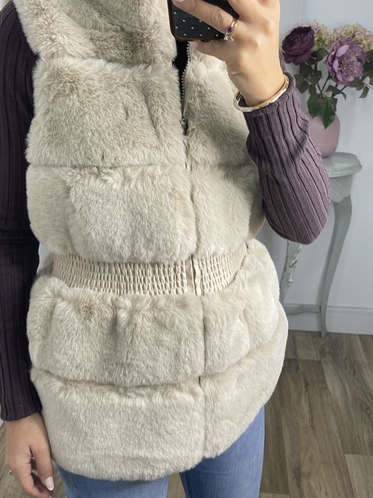 Chaleco beige con frunce en la cintura