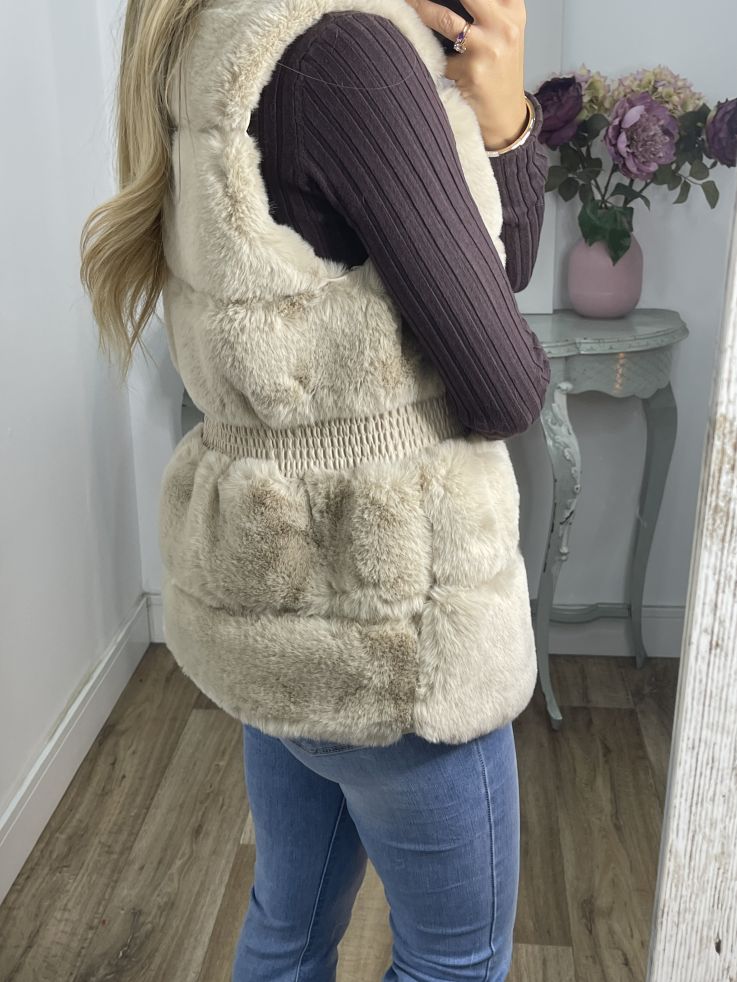 Chaleco beige con frunce en la cintura