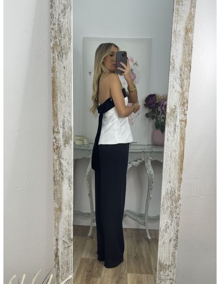 Top blanco con lazo terciopelo negro