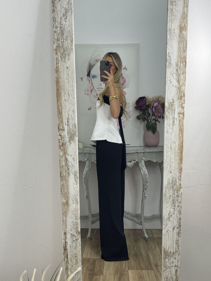 Top blanco con lazo terciopelo negro