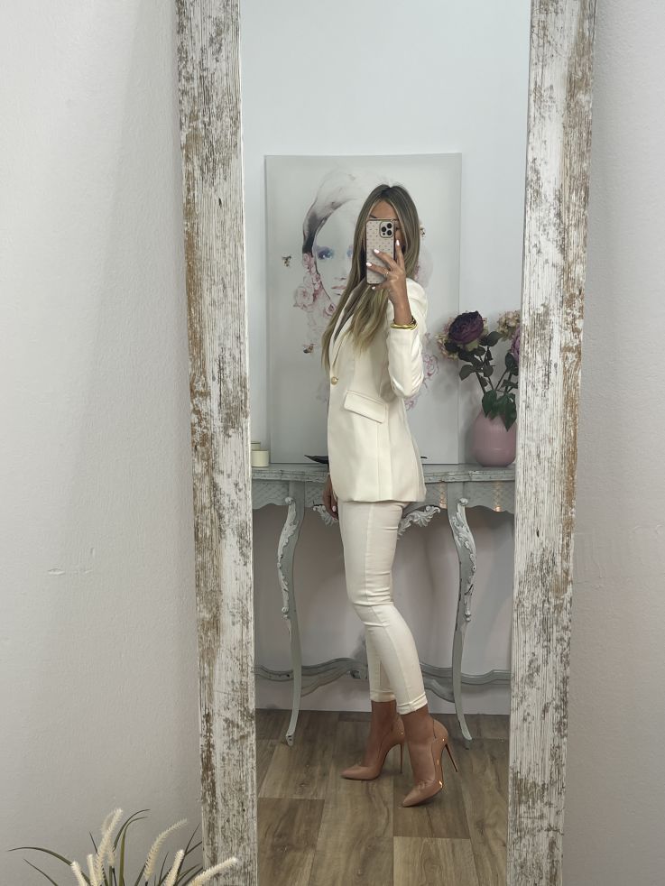 Chaqueta entallada hueso