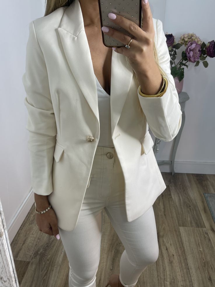 Chaqueta entallada hueso