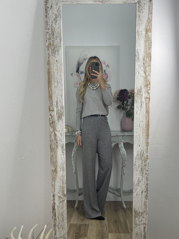 Jersey gris basic con botones en el puño