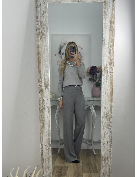 Jersey gris basic con botones en el puño